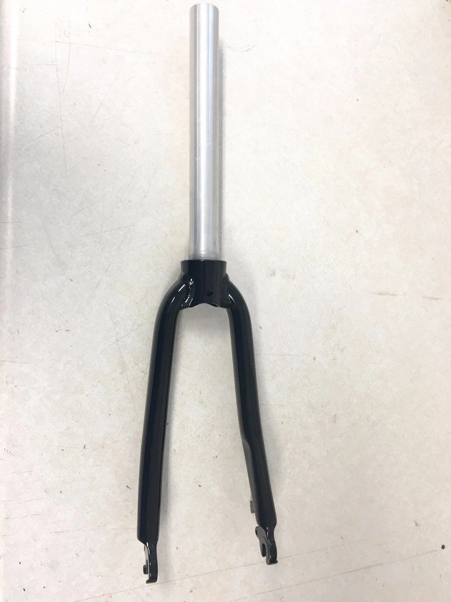Horquilla de 16 pulgadas con montaje para freno de disco: ¡Atrévete a frenar con estilo!